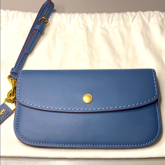 Coach Handbags - Coach Wristlet